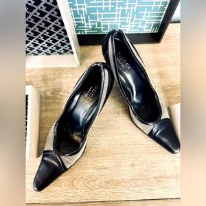 Gucci Black Pumps With Grey Accent Size 9.5